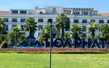 Nội thất Quang Đông cung cấp ghế nằm hồ bơi và bàn ghế ngoài trời cho khách sạn The Harmonia tại Dung Quất - Quảng Ngãi