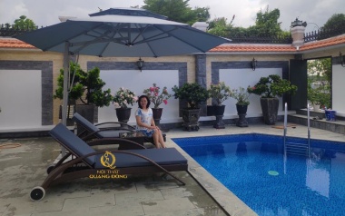 Tại sao ghế hồ bơi là vật dụng thiết yếu trong thiết kế ngoài trời