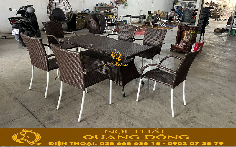 Bàn ghế mây nhựa QD-2113 được ghi hình tại Nội Thất Quang Đông