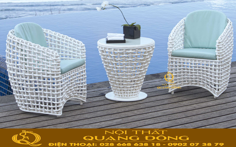 Bàn ghế mây mây nhựa có khả năng bố trí linh hoạt, phù hợp cho mọi không gian