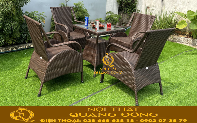 Bàn ghế mây nhựa sử dụng sợi dây dẹp gam màu nâu giả gỗ
