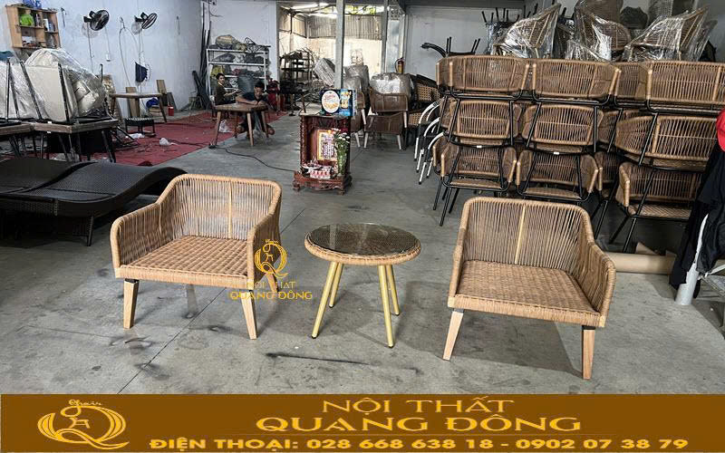 Bàn ghế mây nhựa được đan thủ công tỉ mỉ, chắc chắn