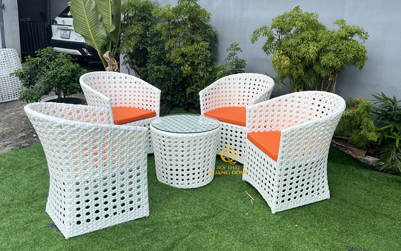 Bàn ghế mây nhựa đan dạng kiểu dáng và màu sắc