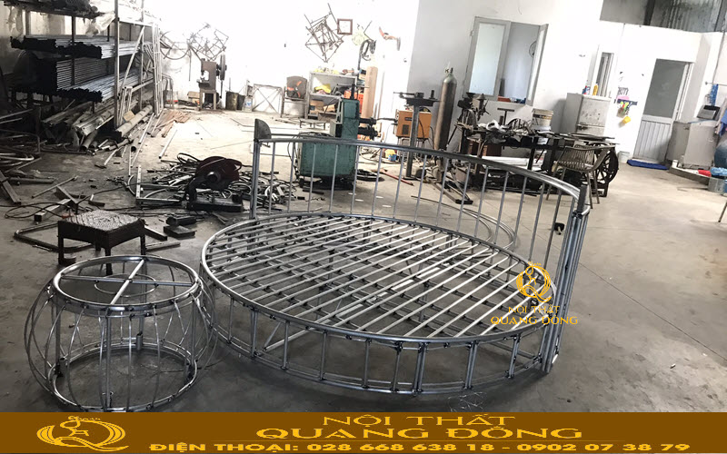 Khung giường tắm nắng được làm từ kim loại bền bỉ
