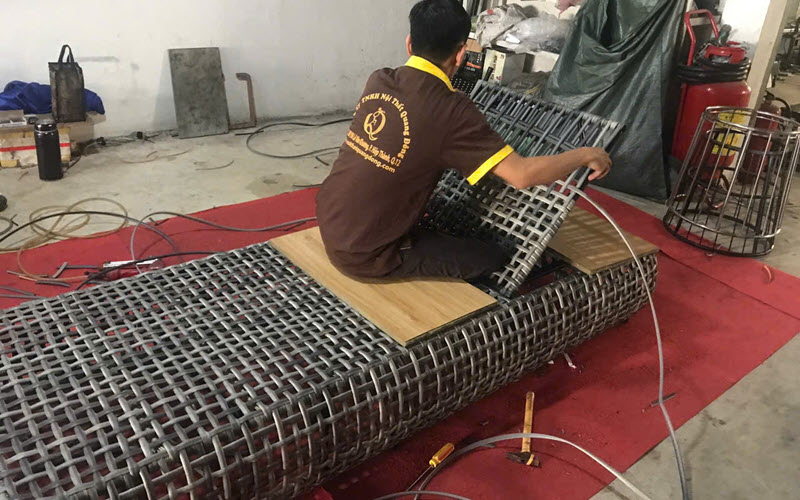 Ghế tắm nắng QD-1281 được đan bằng sợi nhựa giả mây chính phẩm