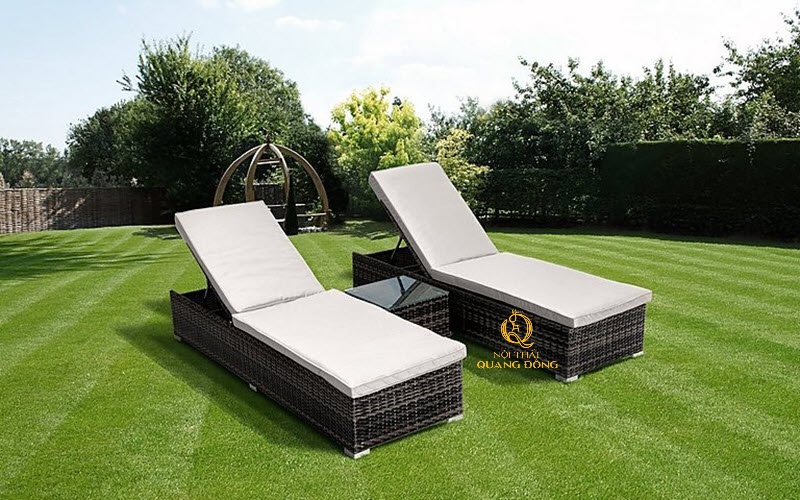 Ghế tắm nắng mây nhựa bền bỉ khi đặt ở không gian ngoài trời