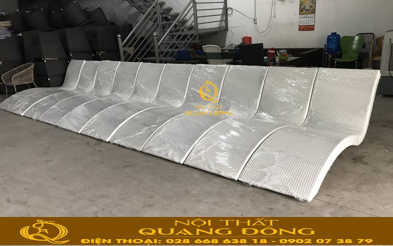Ghế hồ bơi với kiểu đan lóng mốt bằng sợi dây dẹp Ghế hồ bơi được sản xuất tại xưởng Nội Thất Quang Đông