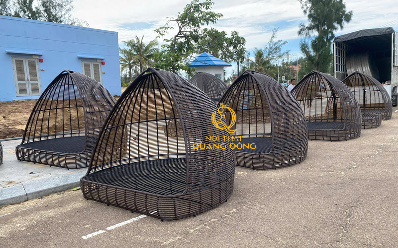 Giường tắm nắng hồ bơi với sợi mây nhựa bán nguyệt chắc chắn