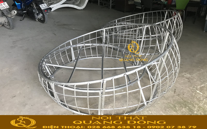 Giường tắm nắng mây nhựa sử dụng khung kim loại chắc chắn