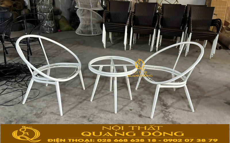 Mặt bàn bằng đá tự nhiên làm nổi bật sản phẩm QD-2110