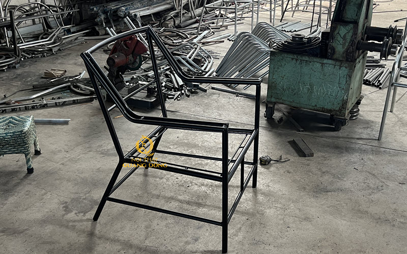 Khung thép được gia công chắc chắn từng mũi hàn với khả năng chịu lực cao