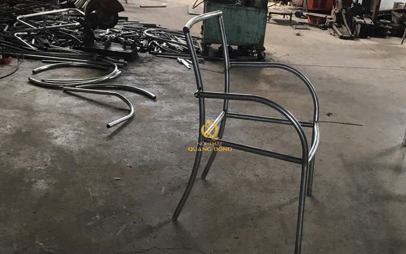 Bàn và ghế QD-2112 sử dụng khung thép sơn tinh điện