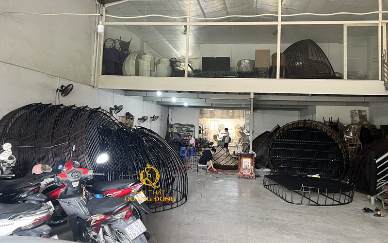 Khung kim loại có độ bền cao, không rung lắc, cong vênh
