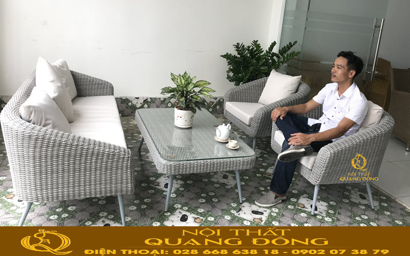 Sofa giả mây QD-701 có cấu tạo vững chắc từ sợi mây nhựa bán nguyệt và khung sườn bằng thép
