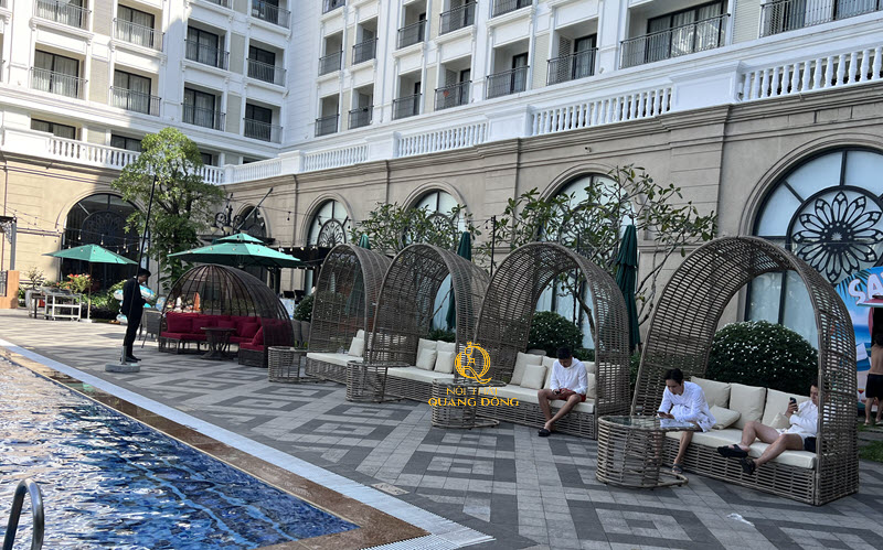 Sofa QD-708 đặt tại hồ bơi khách sạn Vinholidays Fiesta, Bãi dài, Gành dầu, Phú Quốc Sofa giả mây QD-708 bền bỉ ở không gian ngoài trời