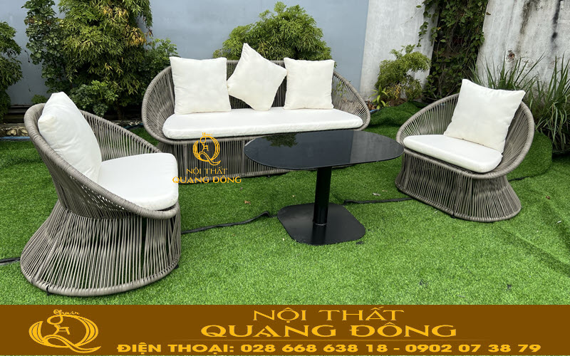 Sofa nhựa giả mây được làm từ khung kim loại kết hợp sợi mây nhựa