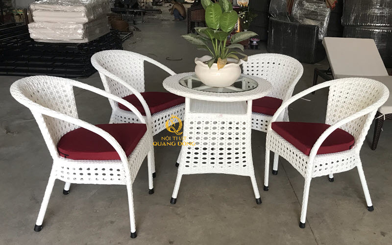 Bàn ghế mây nhựa với thiệt kế hiện đại, thanh mảnh, đẳng cấp
