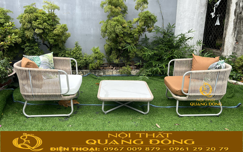 Bàn ghế mây nhựa QD-2118 sử dụng dây dù bền bỉ, chắc chắn