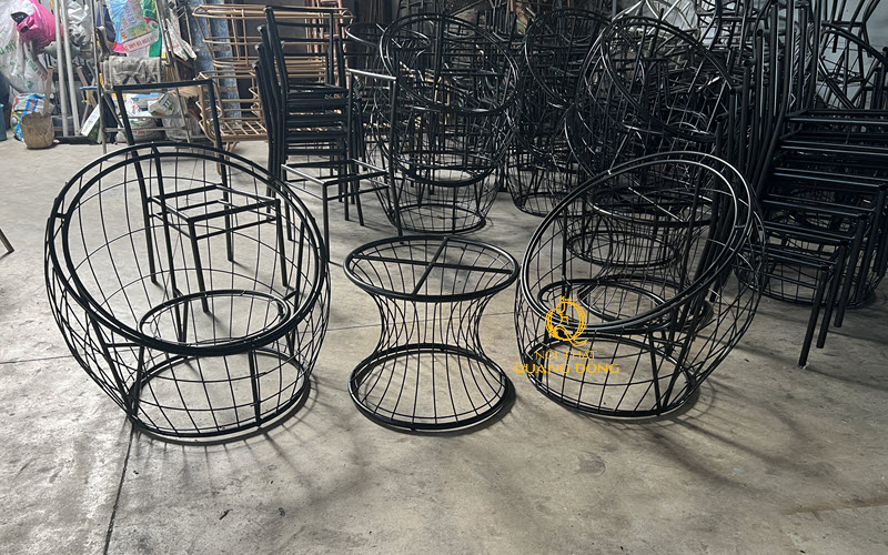 Khung kim loại sơn tĩnh điện bền bỉ dưới mọi không gian