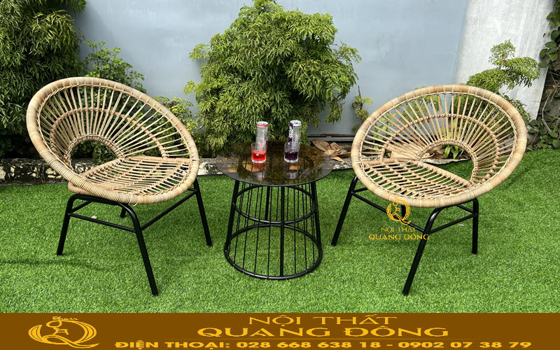 Bàn ghế mây nhựa có trọng lượng nhe, dễ di chuyển