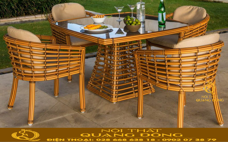 Bàn ghế mấy nhựa mang màu sắc giống mây tre tự nhiên