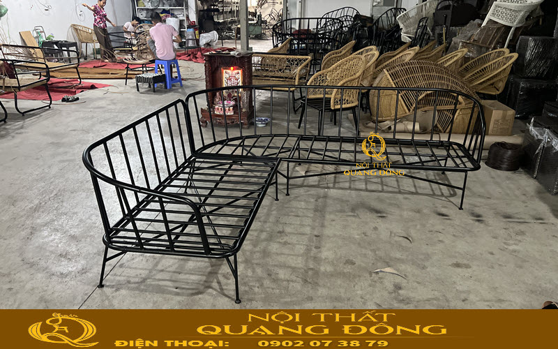Sofa mây nhựa với khung kim loại kết cấu chắc chắn